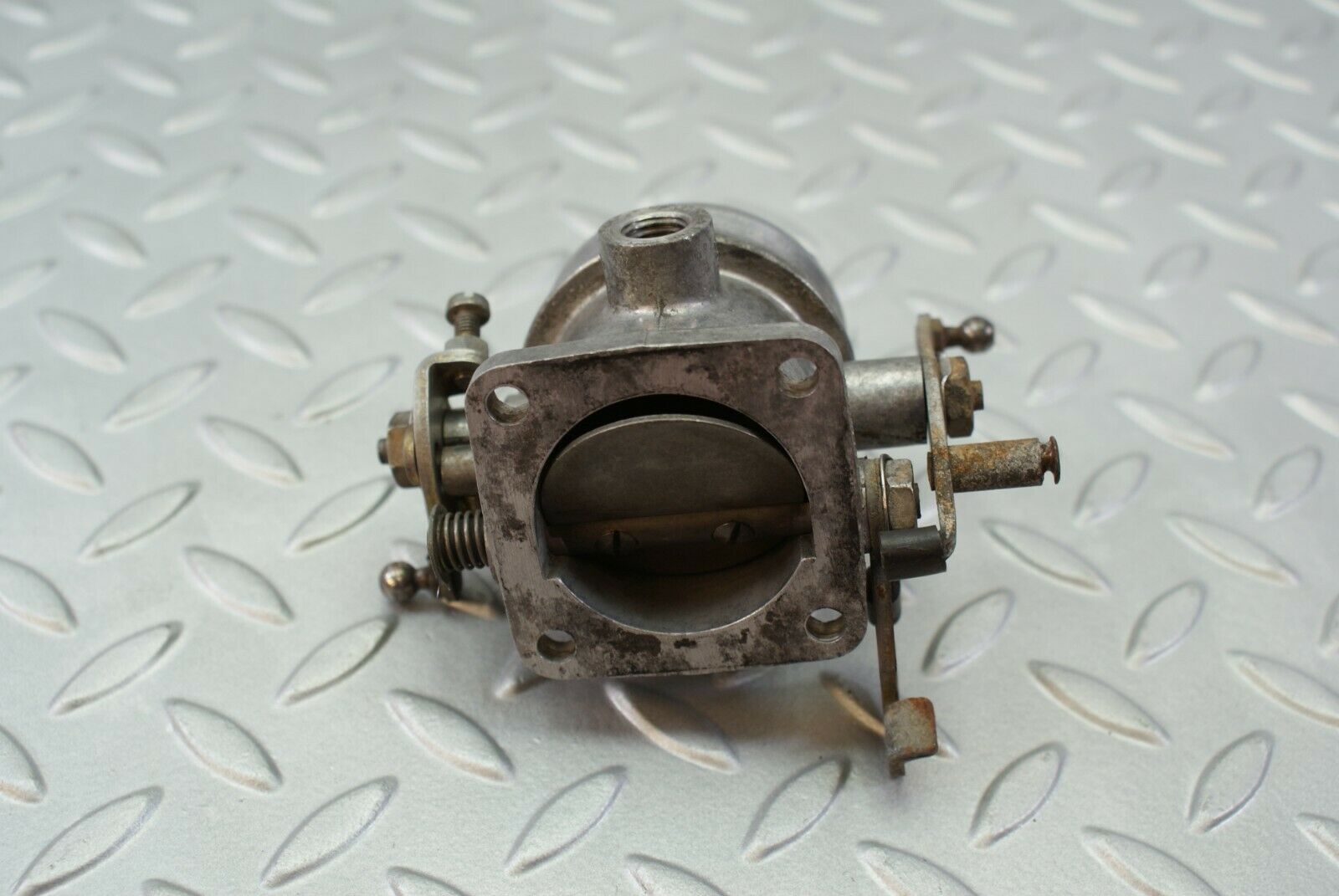 3082 Mercedes-Benz W115 220D Throttle Body Valve 6150710206