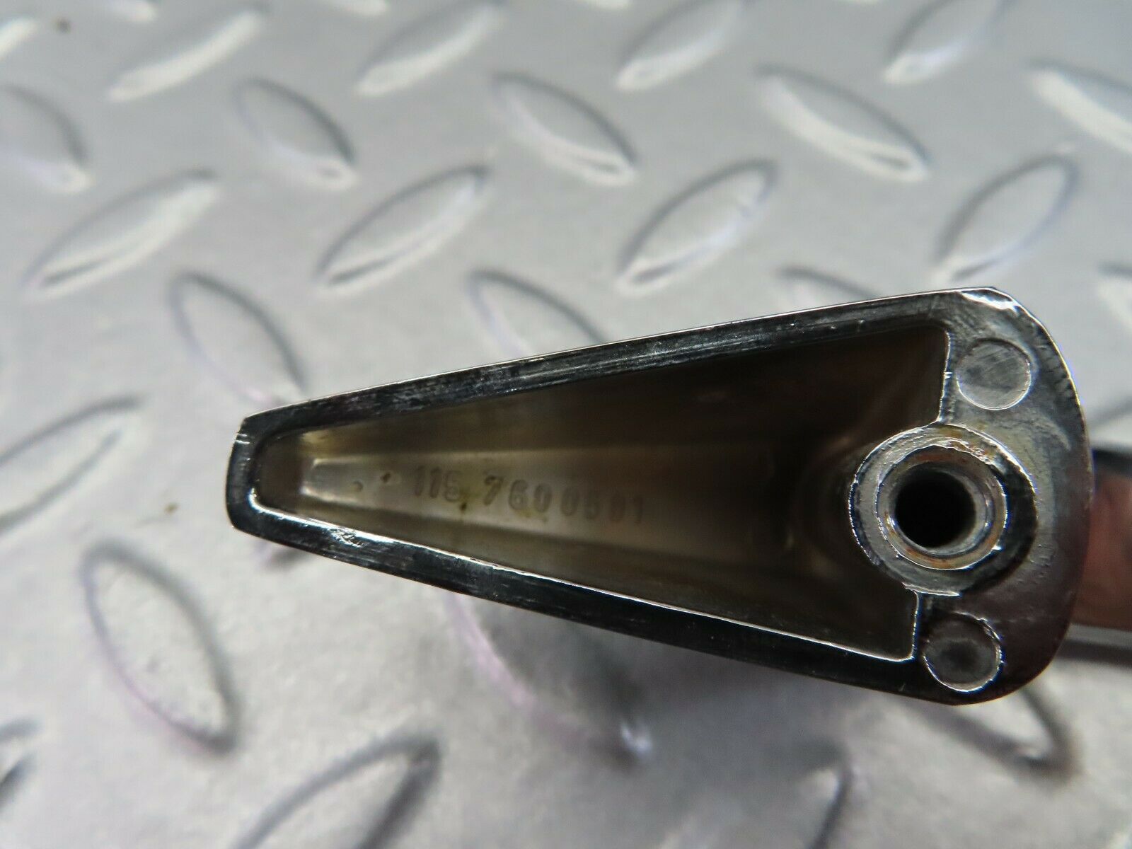 7827 Mercedes-Benz W115 220D Exterior Door Handle Front Left 1157600501