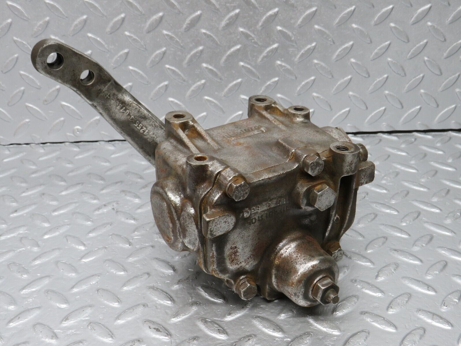 40391 Mercedes-Benz W110 230 Steering Box Steering Rack 1114610701