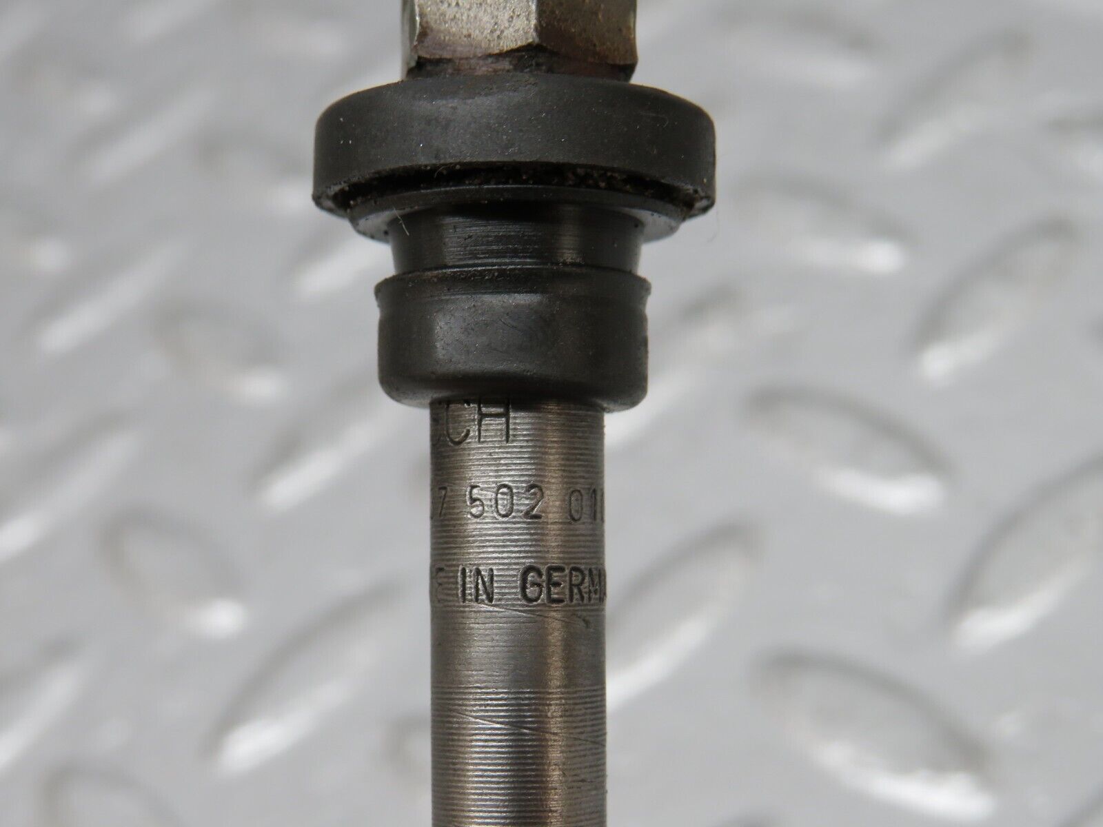 34124 Mercedes-Benz W124 260E Fuel Injector Bosch 0437502010