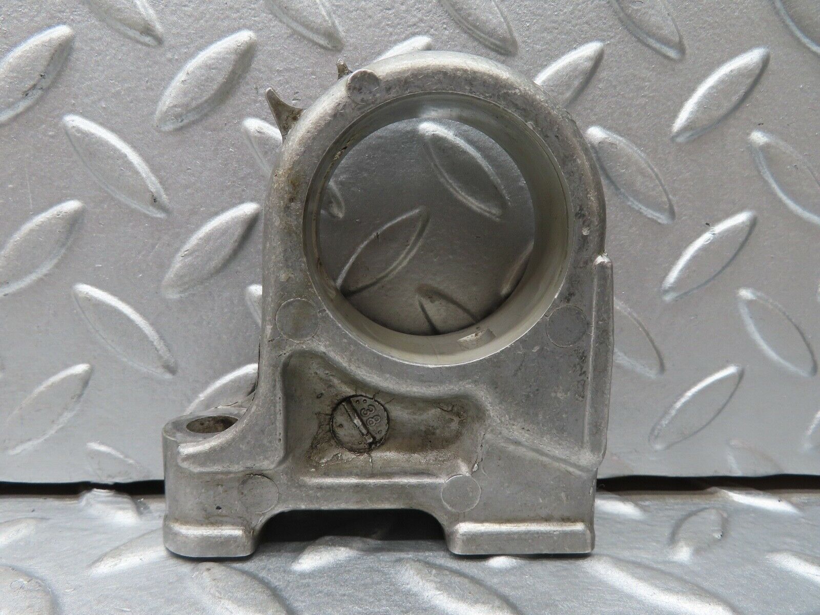 17728 Mercedes-Benz W116 450SEL Camshaft Tower Bearing 1160514312