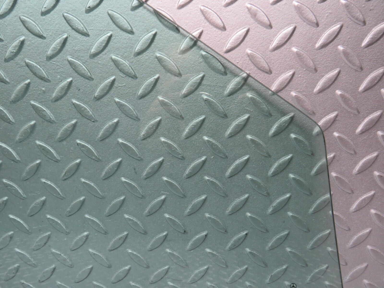 37875 Mercedes-Benz A124 320E Cabriolet Front Left Door Window Glass