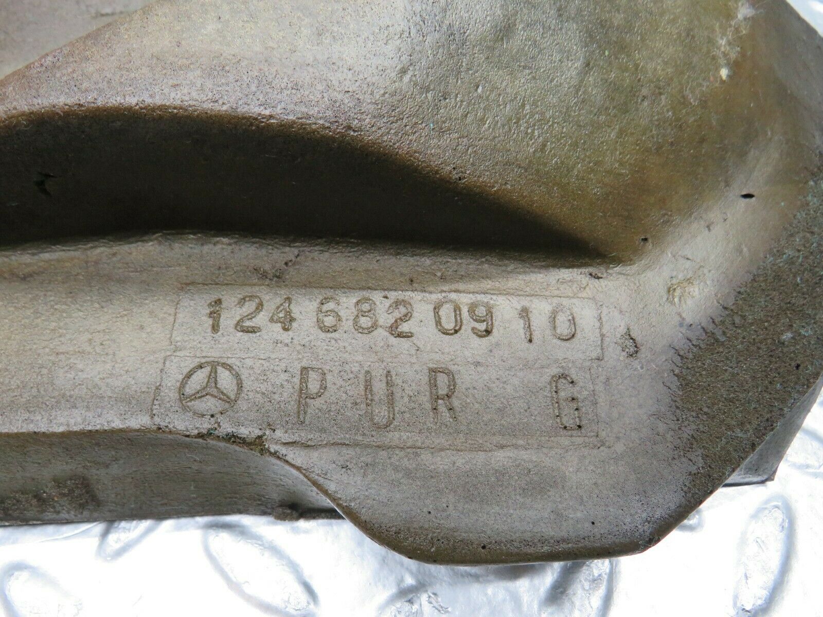 22501 Mercedes-Benz C124 E220 Coupe Parcel Shelf Speaker Insulation 1246820910