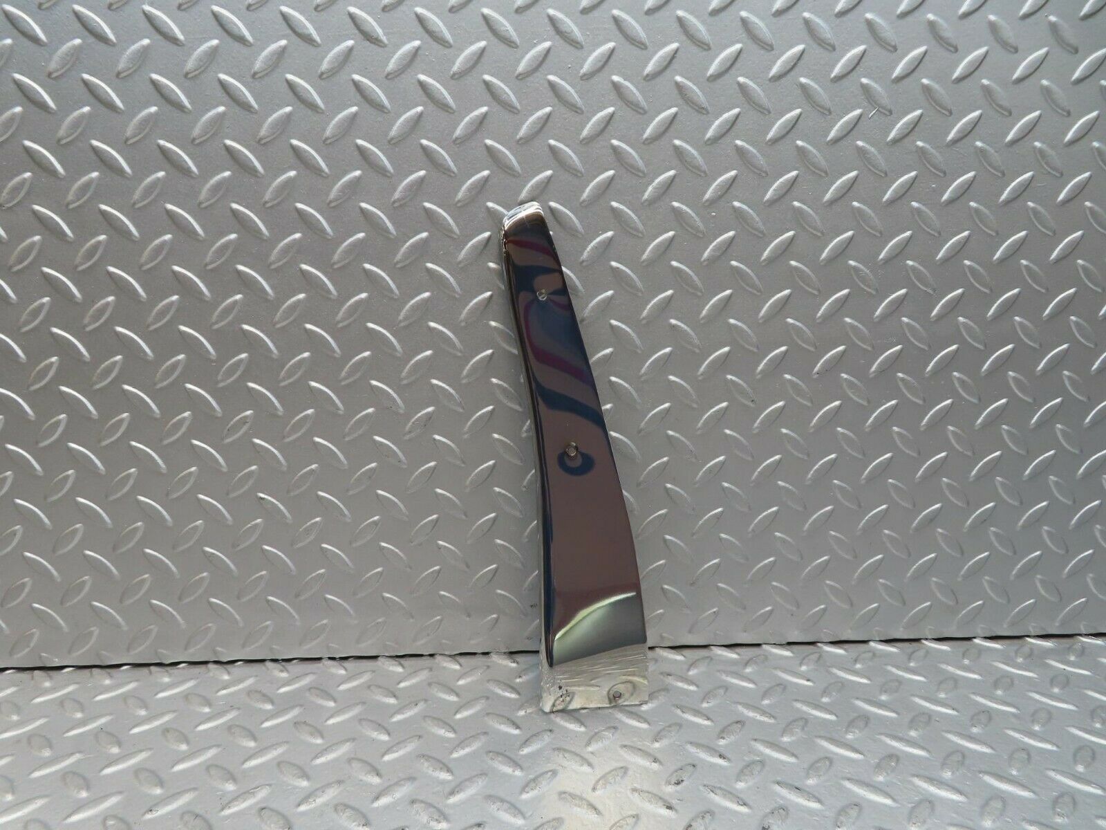 16598 Mercedes-Benz C107 380SLC Left Door Chrome Cover