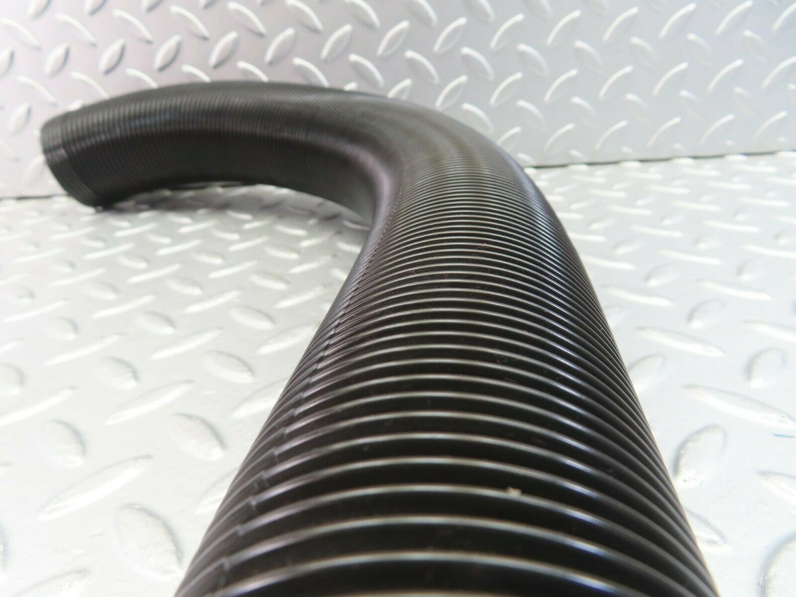 9985 Mercedes-Benz C123 230CE Coupe Air Duct Pipe Hose