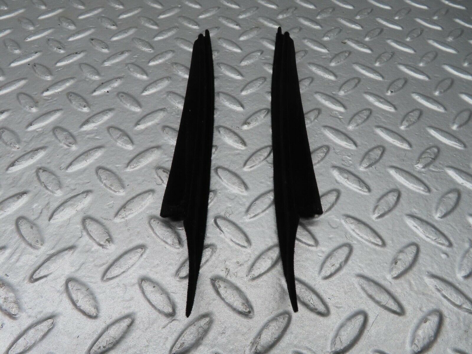 14888 Mercedes-Benz W140 S320 Front Door Window Trim Pair 1407250194
