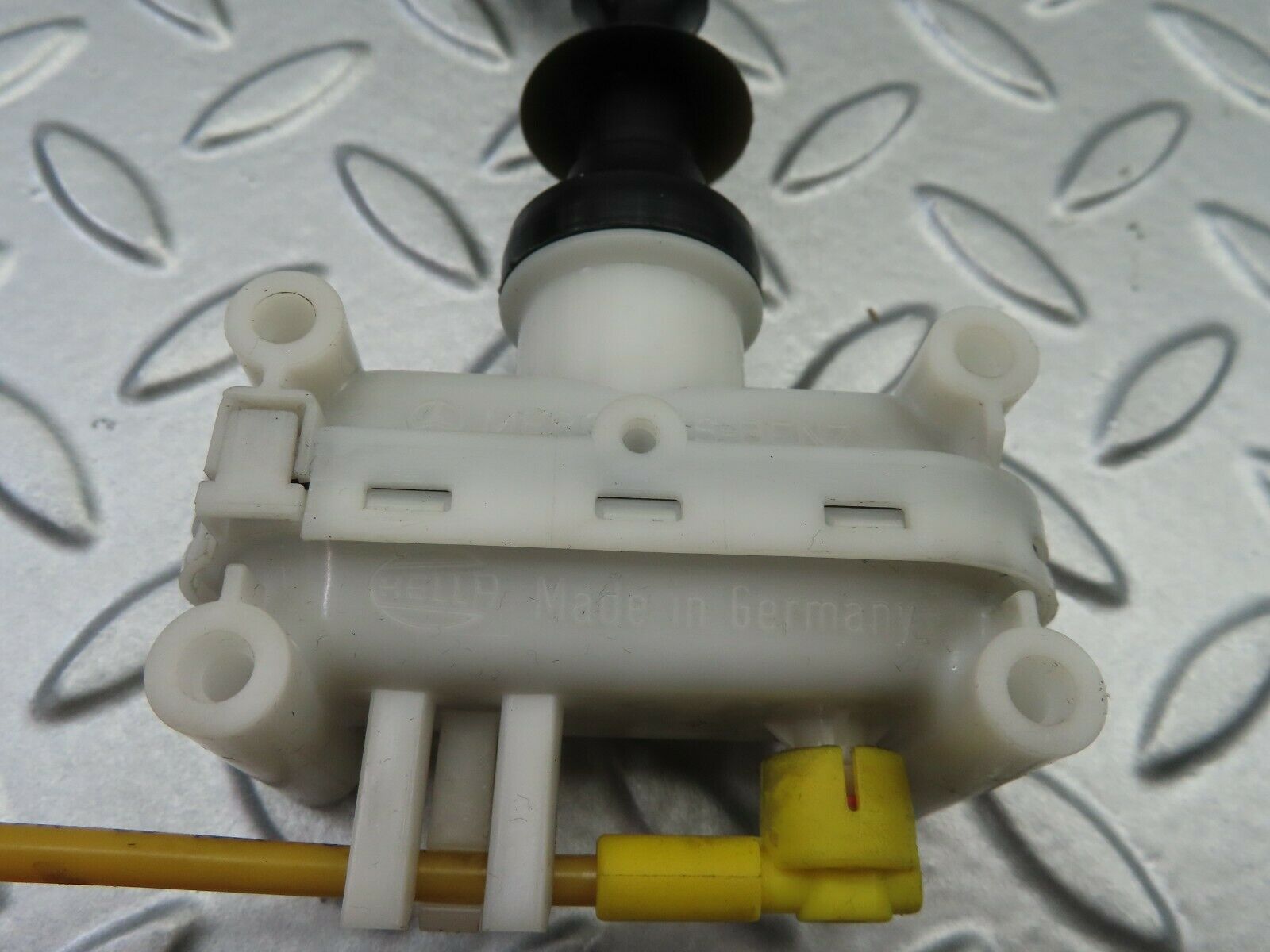 6573 Mercedes-Benz S124 E220 Wagon Door Lock Vacuum Actuator Rear Left