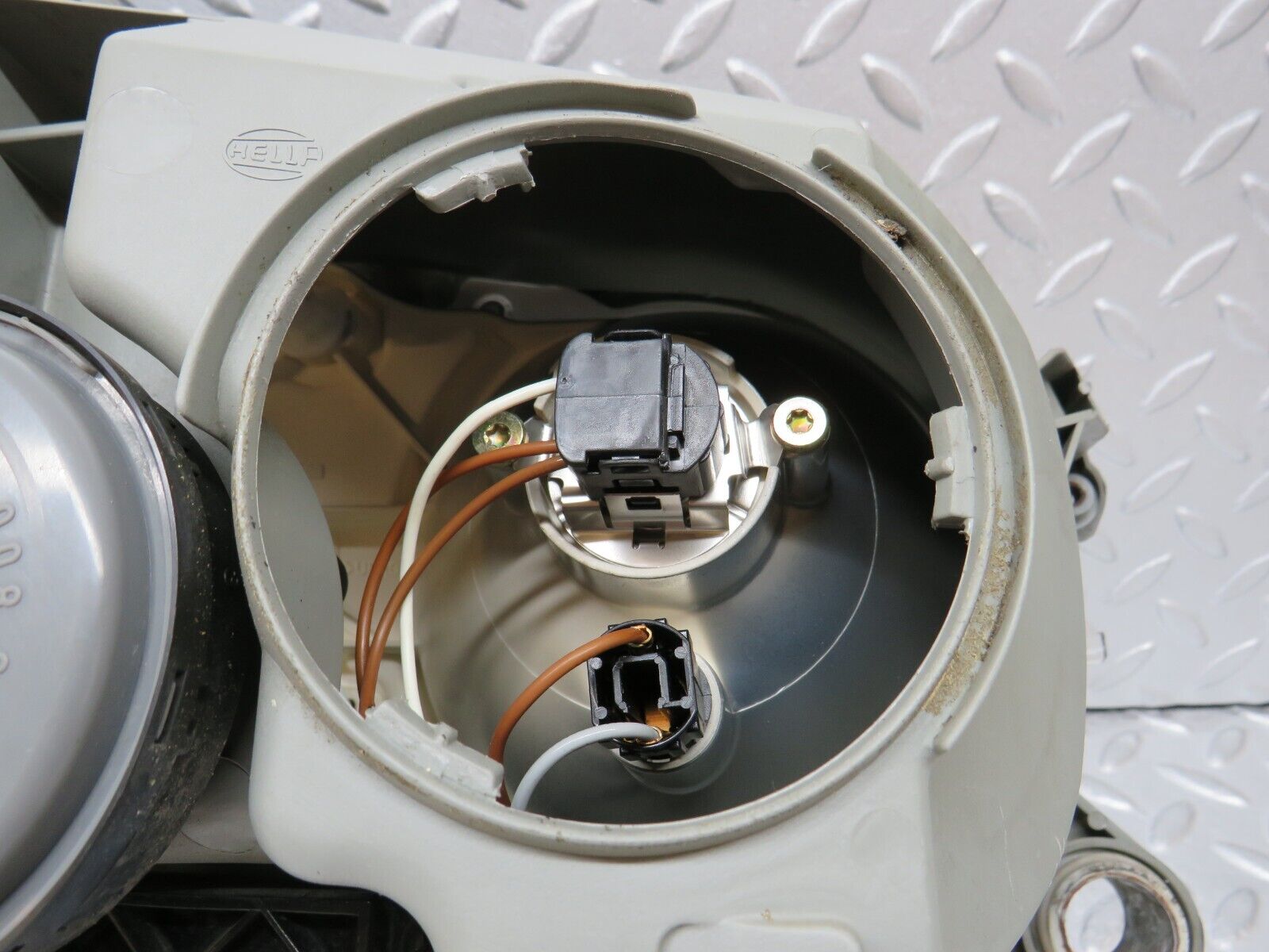 34849 Mercedes-Benz W210 320E Headlight Hella Left Side 15060700 2088000175