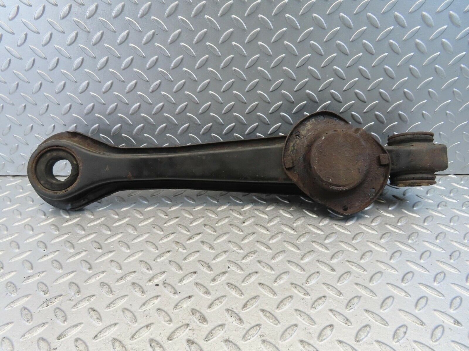 11627 Mercedes-Benz W108 280SE Rear Right Axle Spring Coil Mount