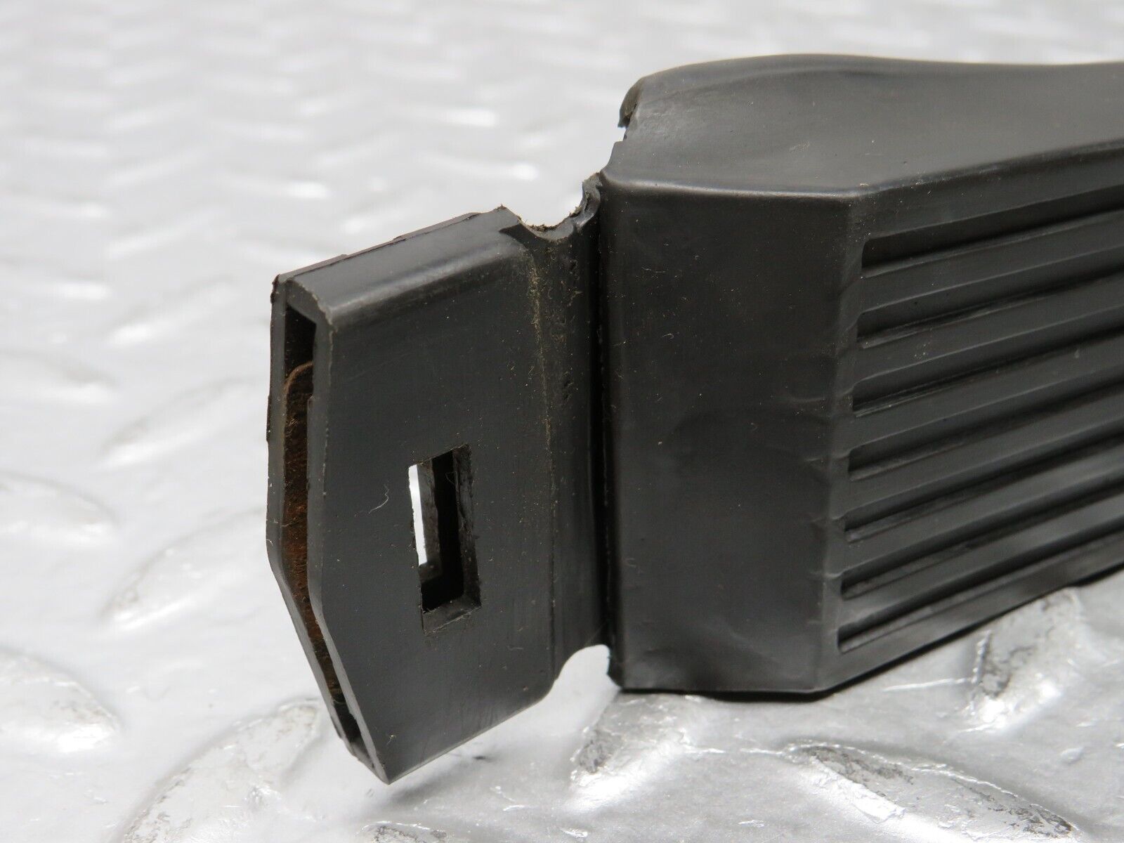 32597 Mercedes-Benz S124 300TE Wagon Accelerator Pedal With Rubber 1233010082