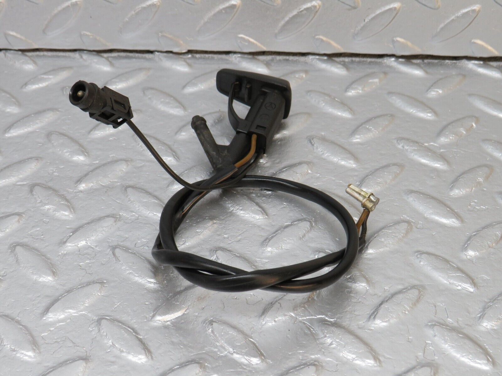 39740 Mercedes-Benz R129 320SL Coupe Windscreen Washer Nozzle