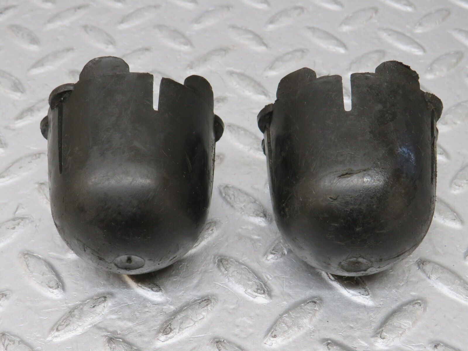 35754 Mercedes-Benz W108 Rear Shock Absorber Top Plastic Cap 2x