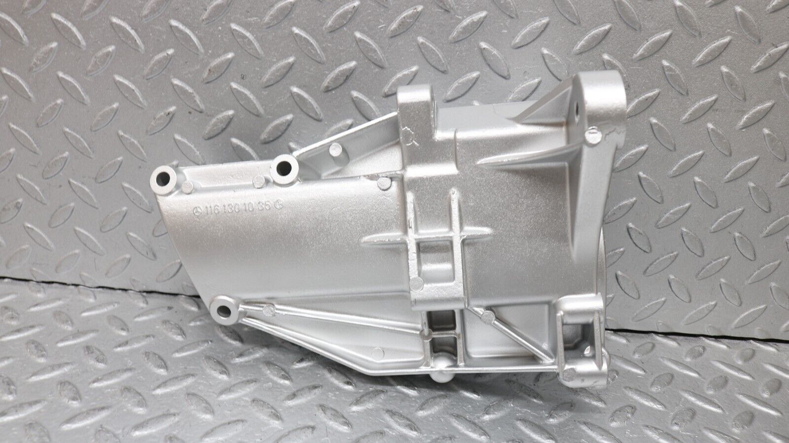 37240 Mercedes-Benz C126 420SEC Coupe Air Conditioning Compressor Bracket 1161301035