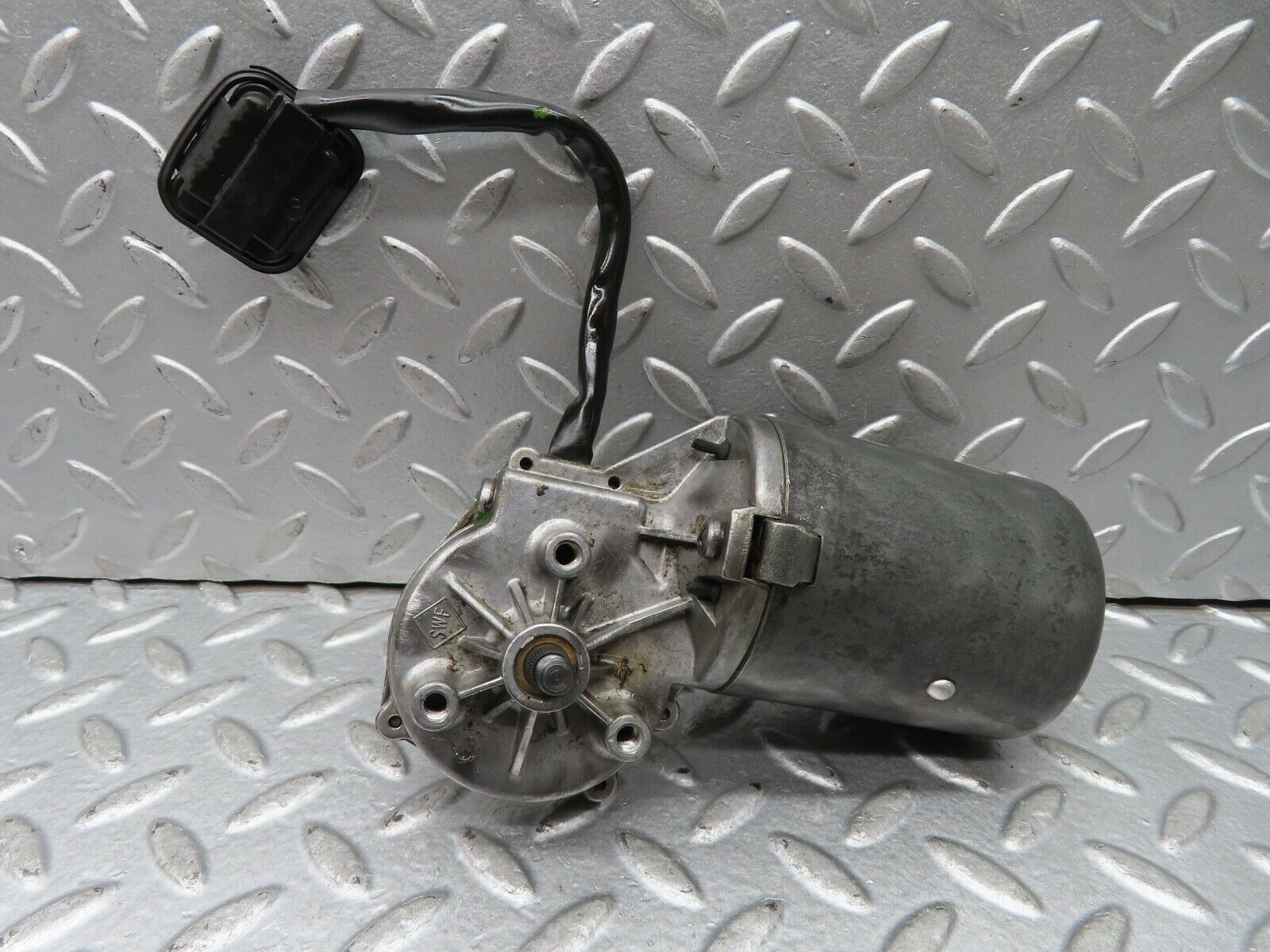 19118 Mercedes-Benz W123 300D Wiper Motor