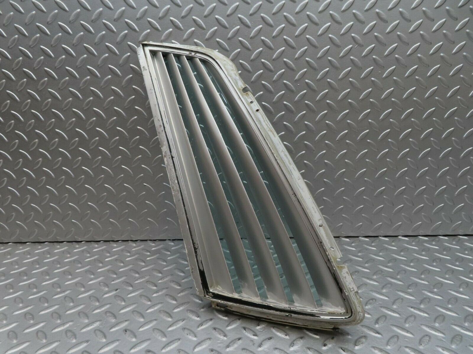 16586 Mercedes-Benz C107 380SLC Side Window Louvre Rear Left
