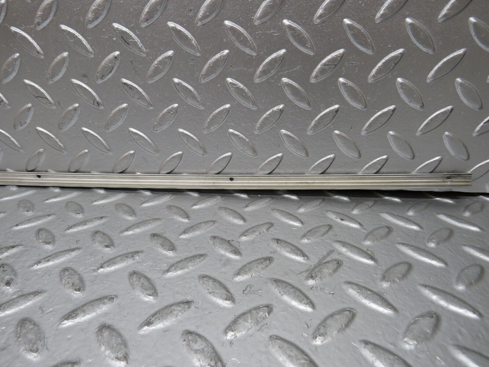 27000 Mercedes-Benz W123 240D Sunroof Chrome Trim