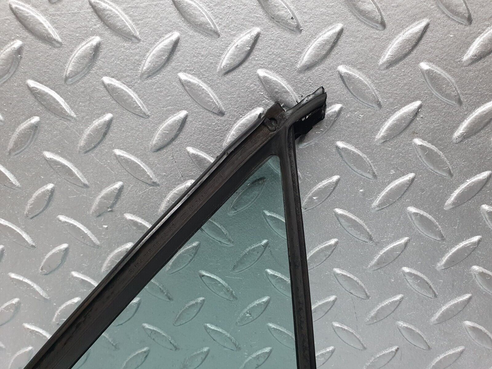 41410 Mercedes-Benz W124 200E Rear Right Quarter Window Glass 1247350624