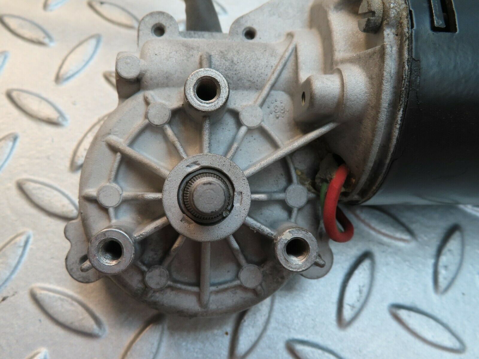 3974 Mercedes-Benz S123 200T Wagon Wiper Motor Bosch