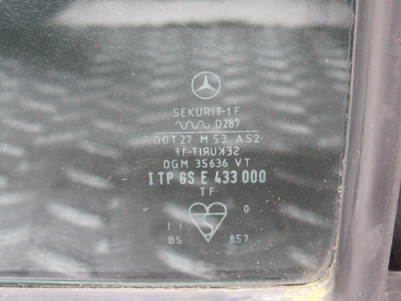 27891 Mercedes-Benz W123 280E Rear Right Quarter Window Glass