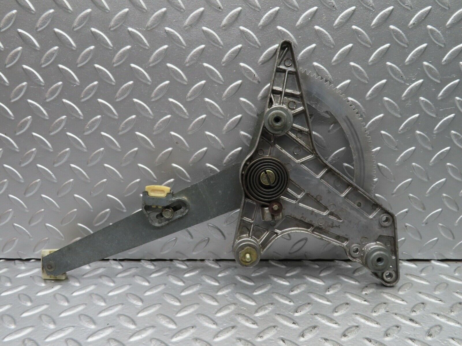 21437 Mercedes-Benz W126 300SE Rear Left Door Window Regulator 1267350111