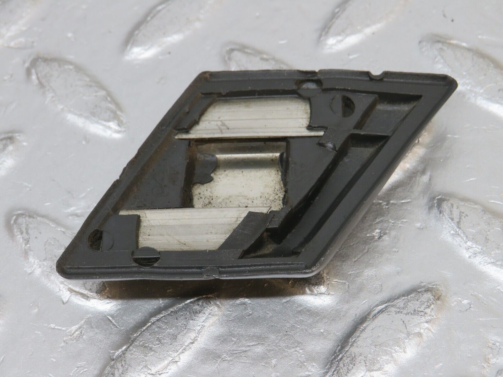 32412 Mercedes-Benz S124 300TE Wagon Rear Right Fender Wing Centre Moulding Trim