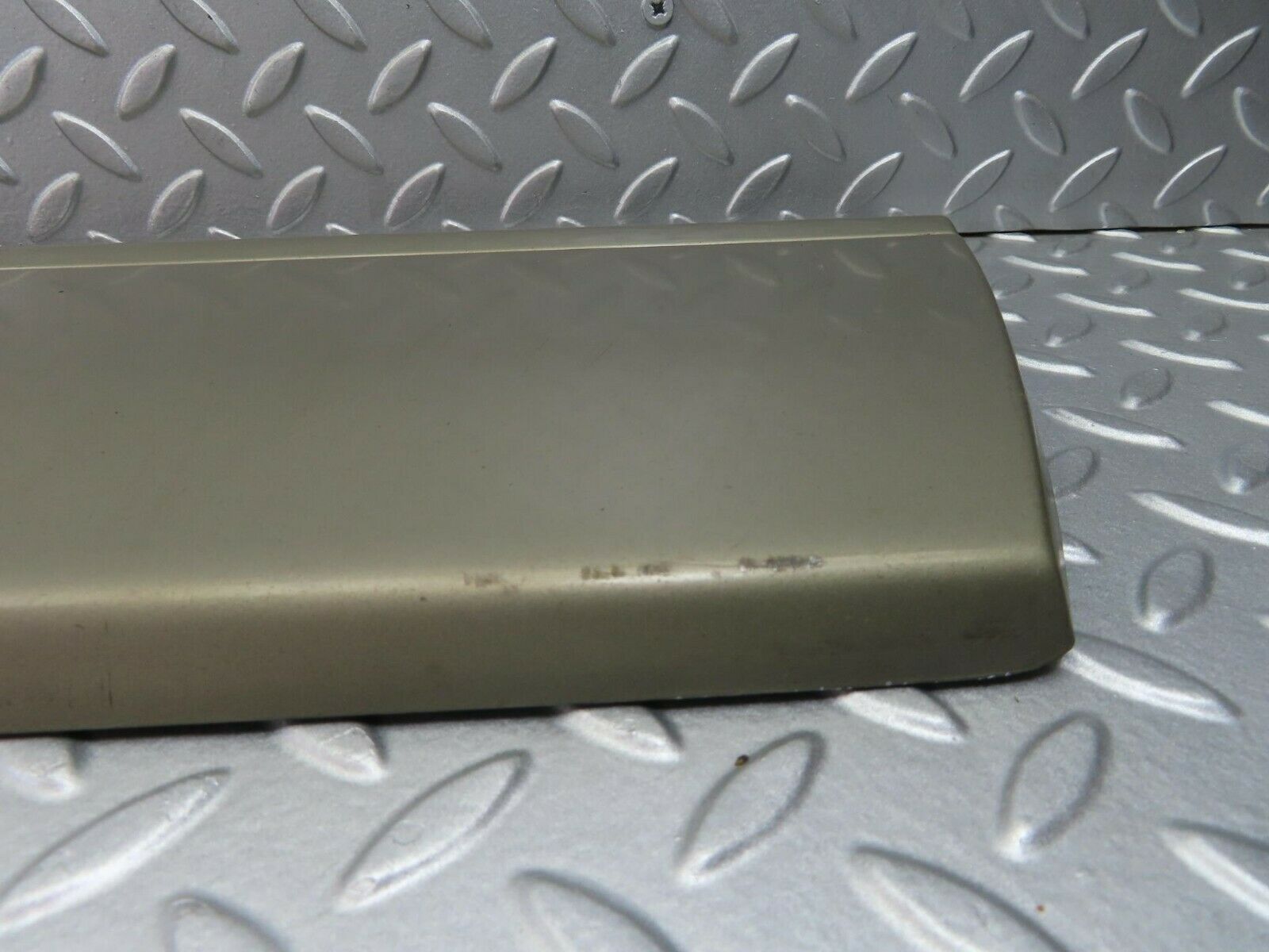 8877 Mercedes-Benz W126 Front Right Door Moulding 1266903840