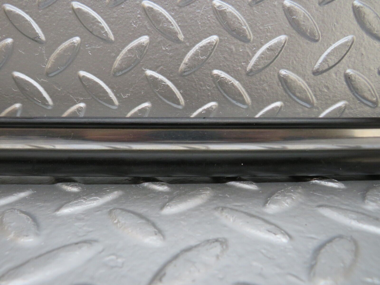 25600 Mercedes-Benz W123 200 Front Right Door Lower Moulding Trim