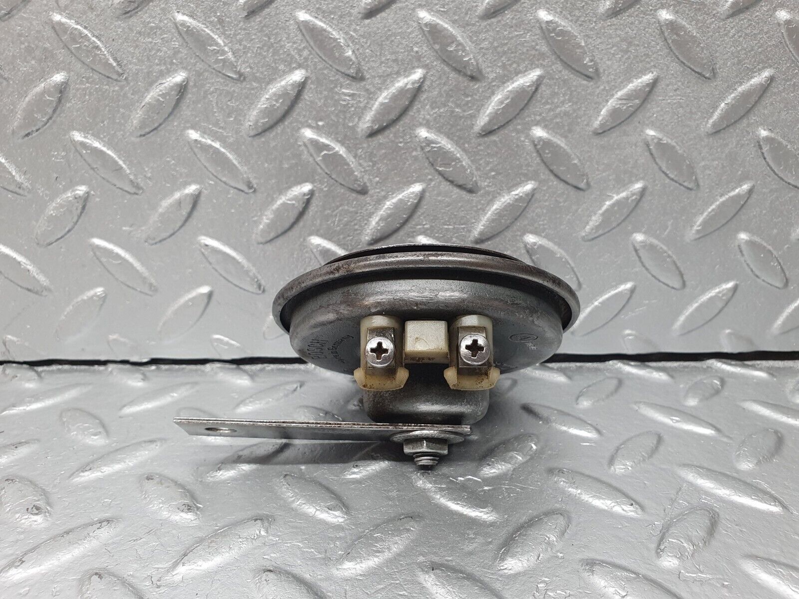 40745 Mercedes-Benz W123 300D Horn Bosch 20016 0035423820