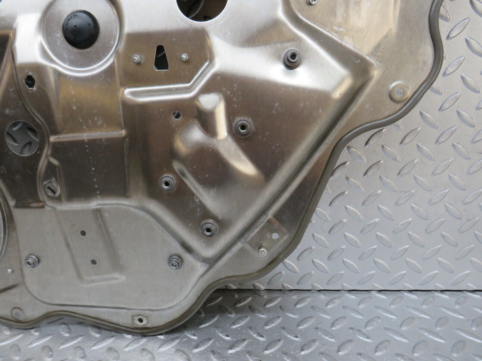 35107 Mercedes-Benz W221 Rear Left Window Regulator Support Panel