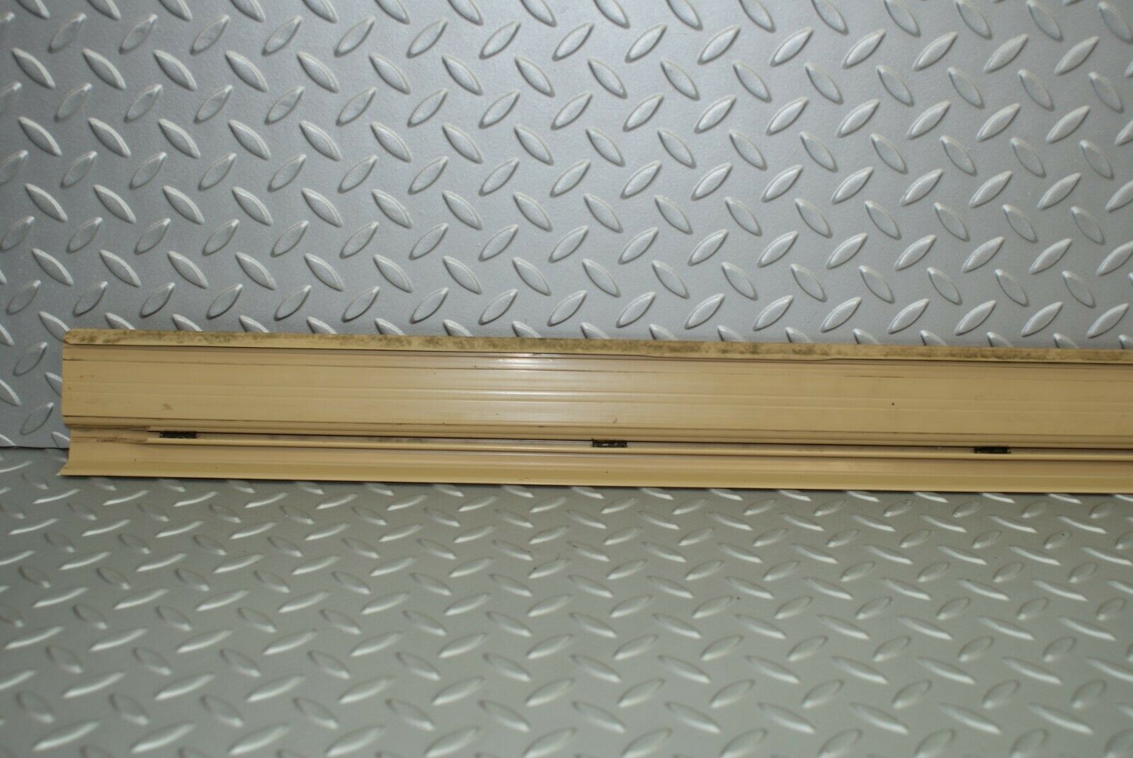 2881 Mercedes-Benz C123 280CE Coupe Front Left Door Sill Trim Beige