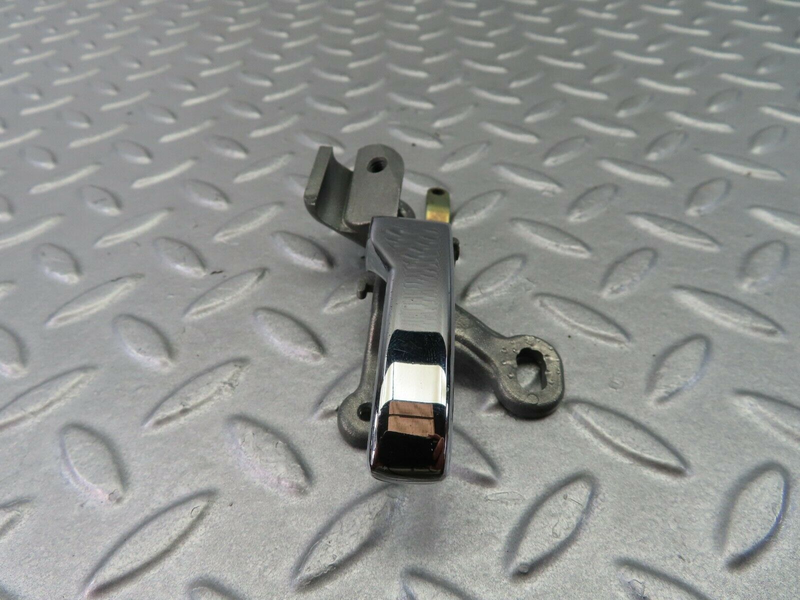 7917 Mercedes-Benz W115 220D Right Interior Door Handle Chrome 1157660219