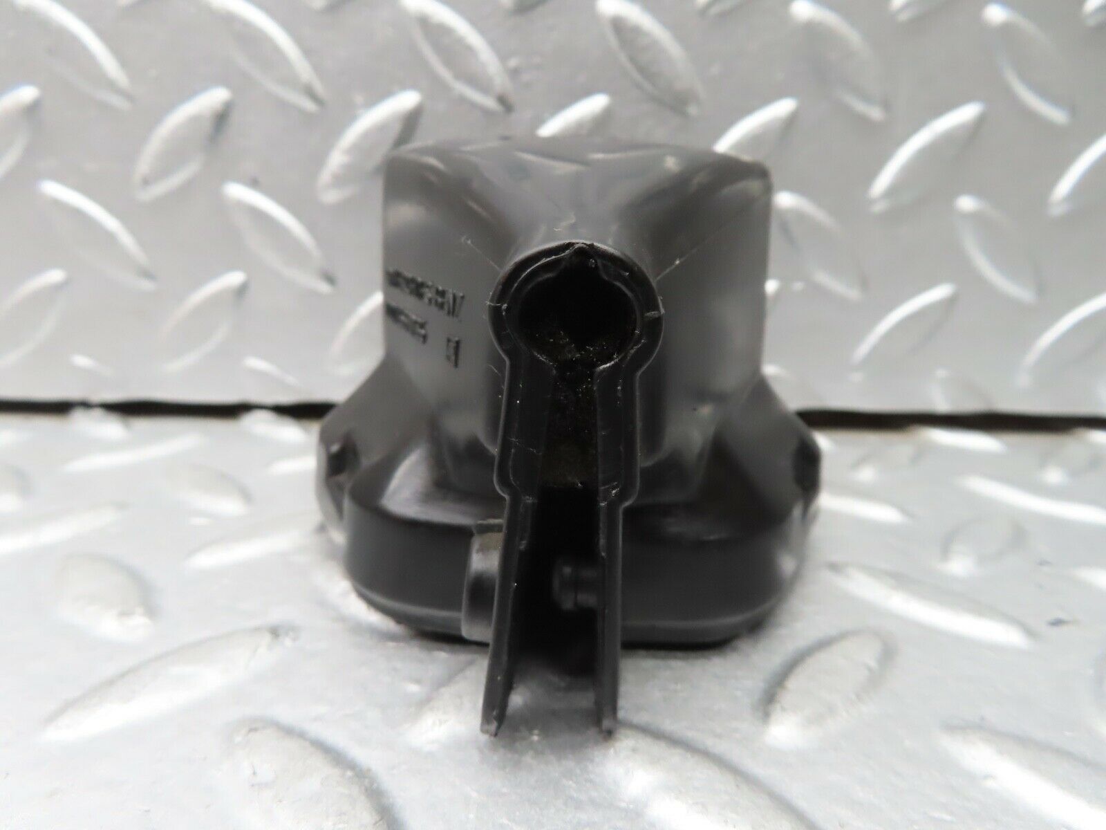 21576 Mercedes-Benz W126 300SE Ignition Coil Cover Cap 0001582285