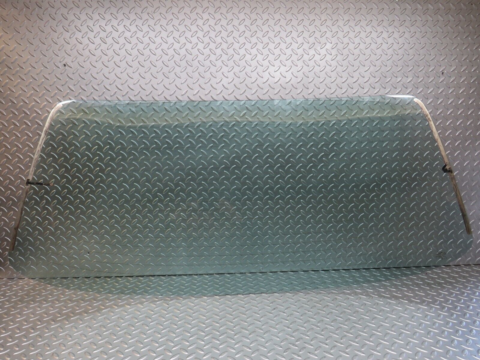 25385 Mercedes-Benz W123 200 Rear Heated Windscreen Glass