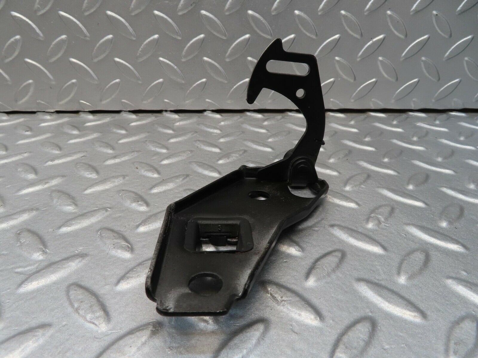 16463 Mercedes-Benz W124 260E Bonnet Safety Latch