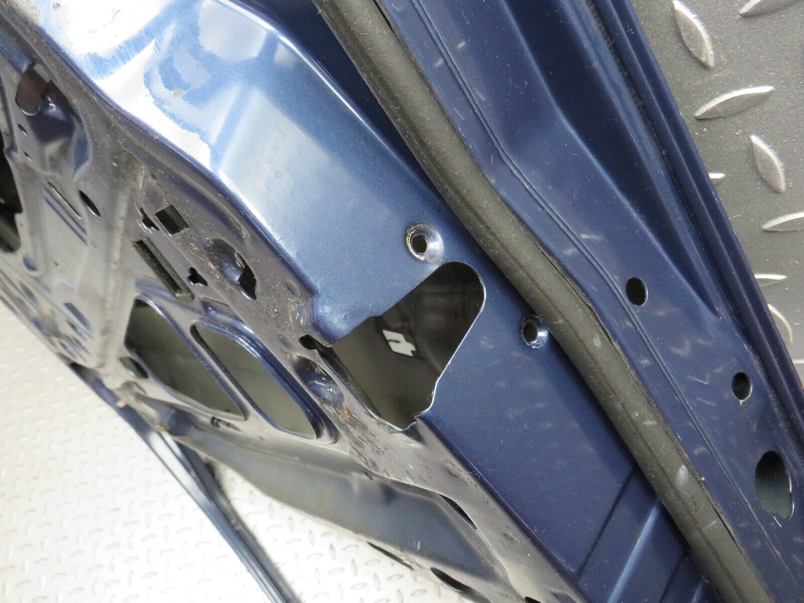 31416 Mercedes-Benz S124 220TE Wagon Front Left Door