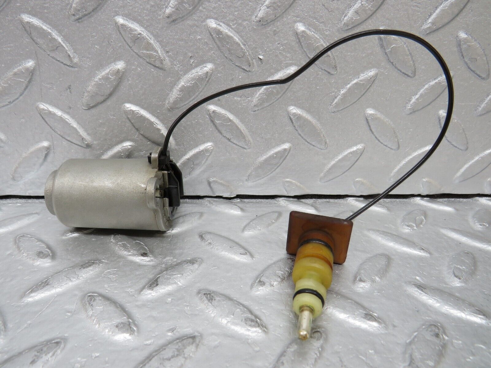 37112 Mercedes-Benz C126 420SEC Coupe Oil Lever Sensor Hella 1265420817