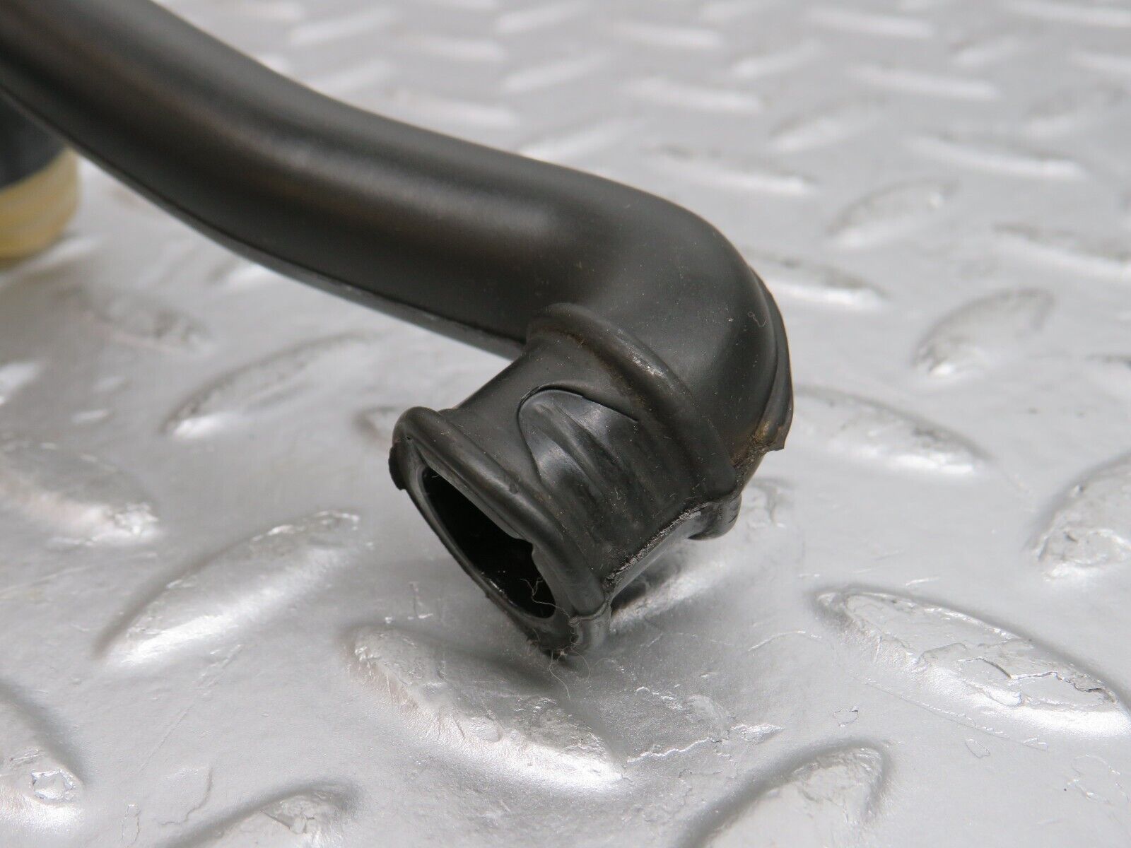 32166 Mercedes-Benz W123 230E Air Intake Pipe 1020941782 1020941682