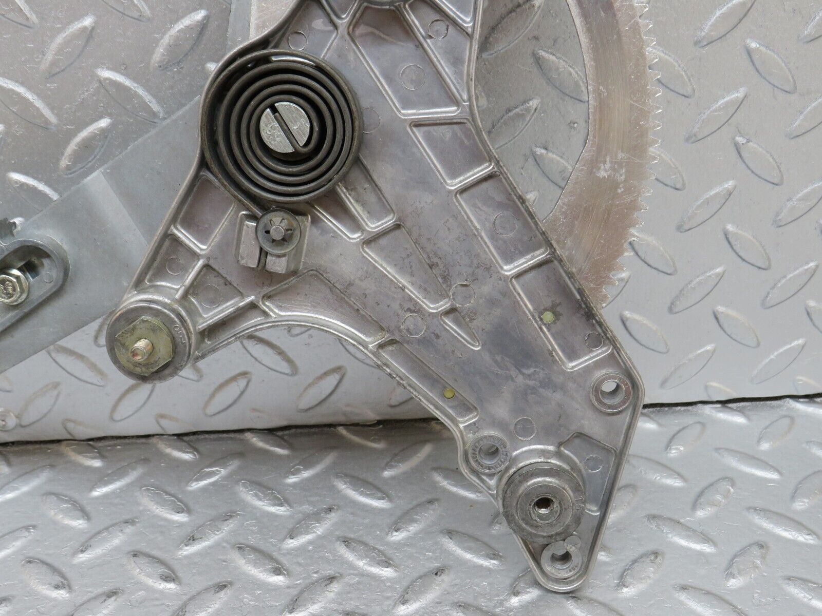 35986 Mercedes-Benz W126 420SE Rear Left Power Window Regulator 1267350111