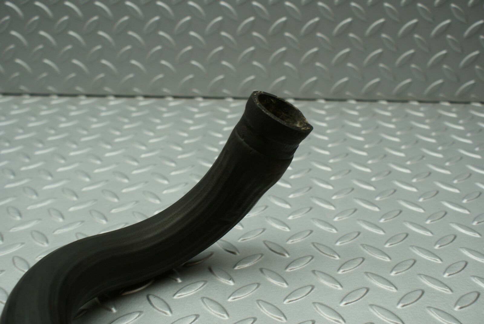 3223 Mercedes-Benz W115 220D Radiator Hose Lower Coolant Hose 1155011882
