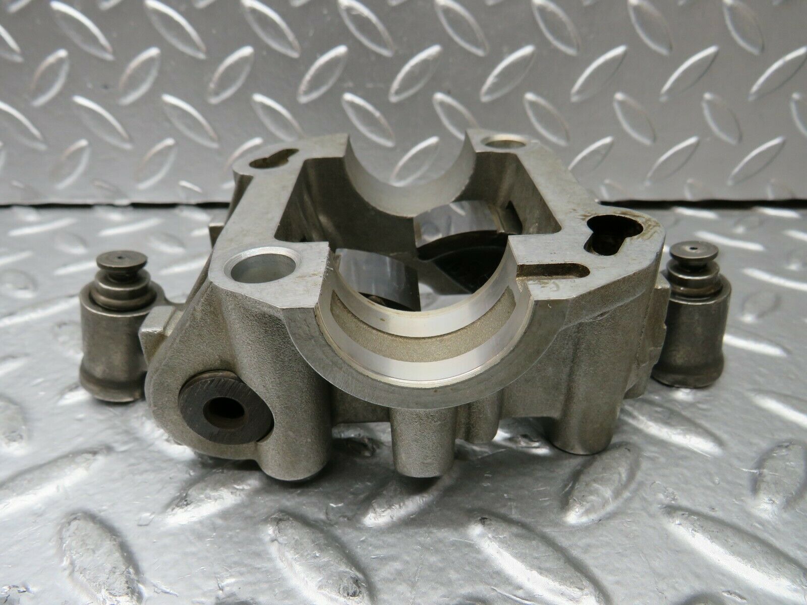 23073 Mercedes-Benz C123 230CE Coupe Rocker Arms Camshaft Bearing Block 1020512110