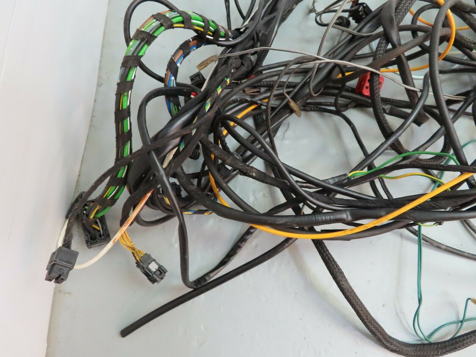 5942 Mercedes-Benz W124 230E Engine Chassis Body Wire Wiring Harness