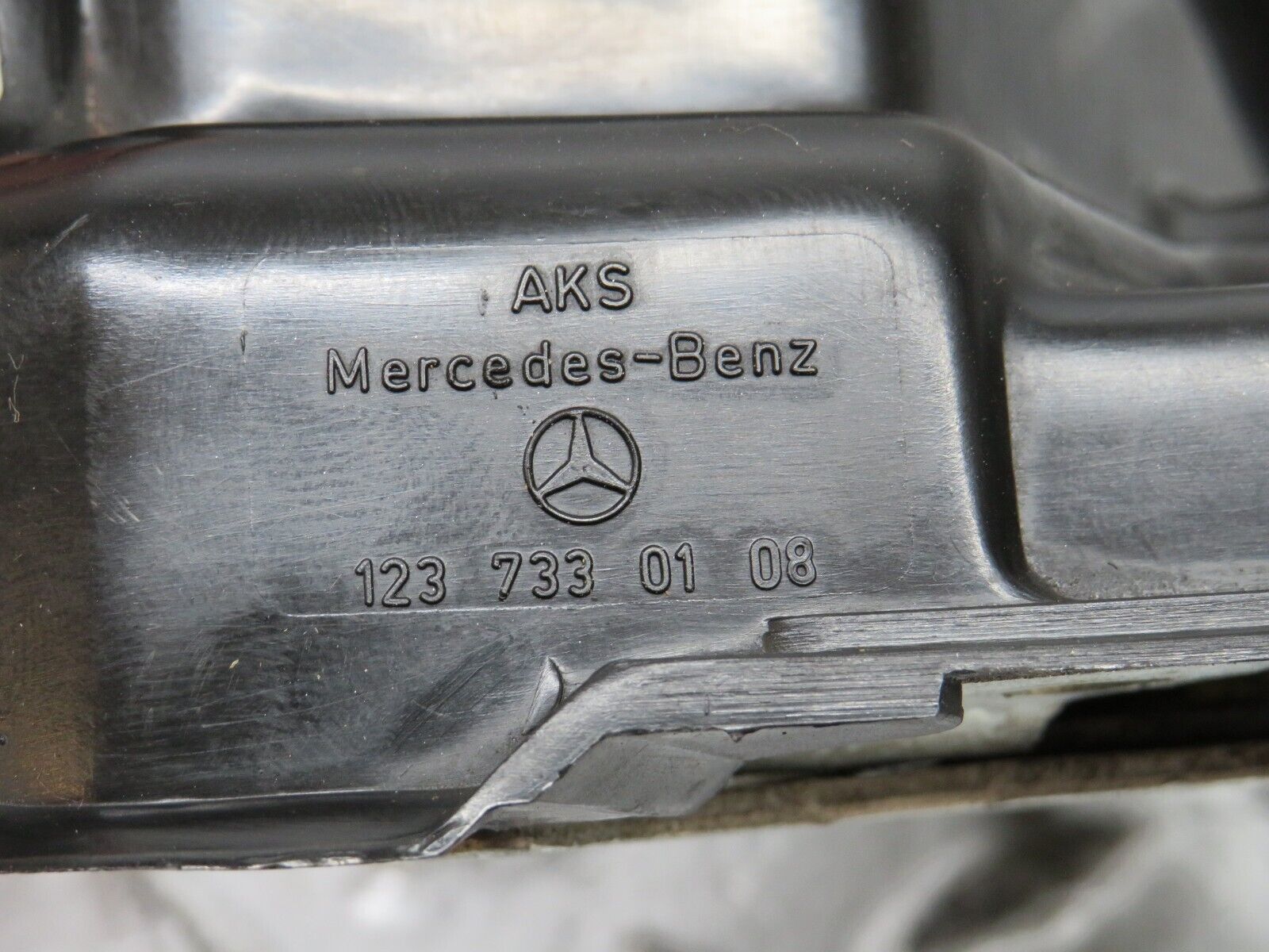 32144 Mercedes-Benz W123 230E Rear Left Door Lock Mechanism 1237330108