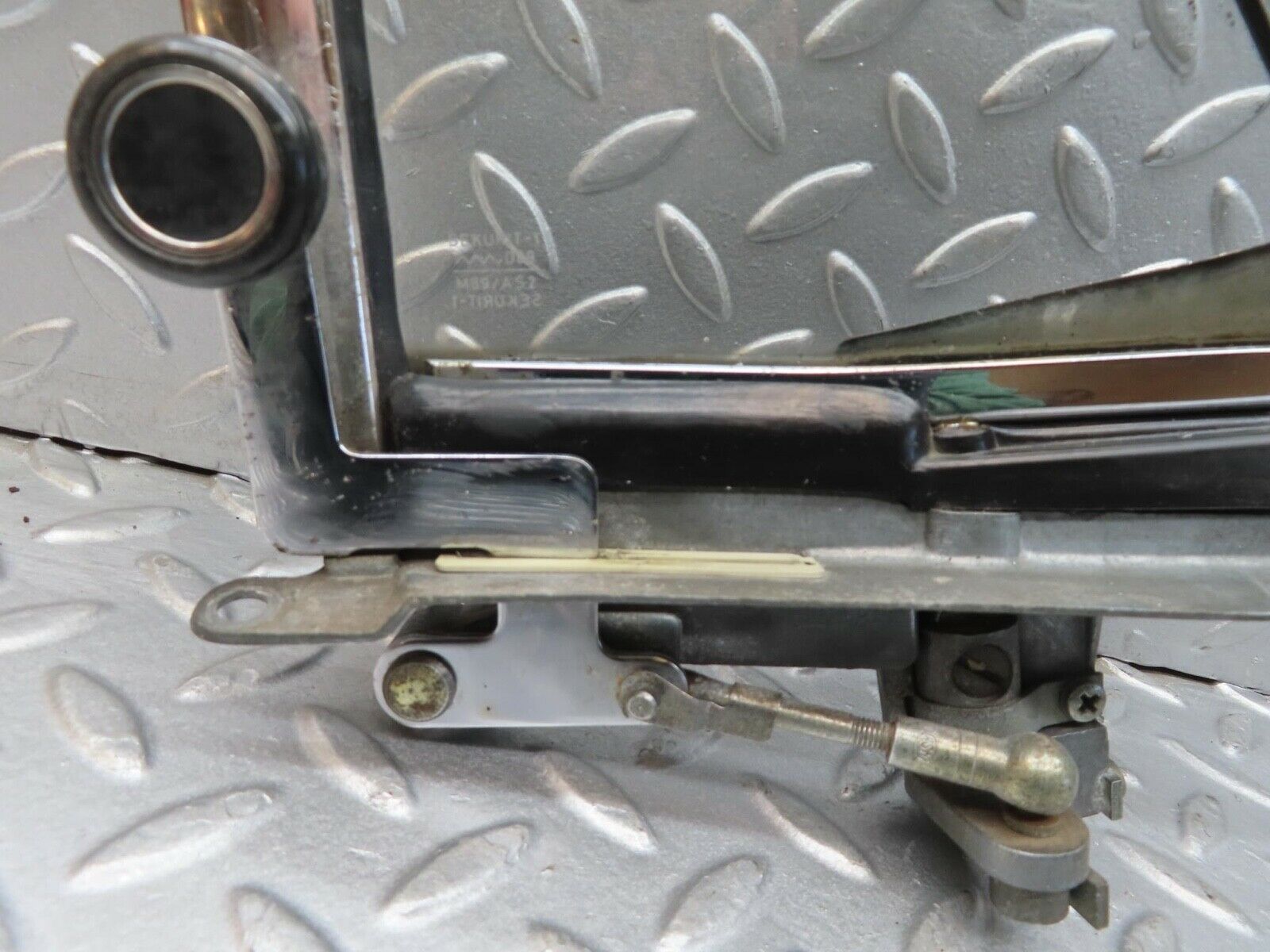 12364 Mercedes-Benz W108 Front Left Quarter Window Glass