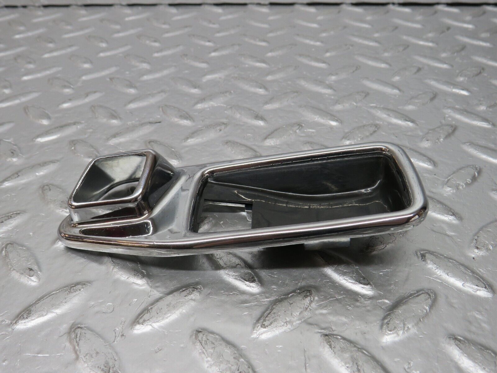 39377 Mercedes-Benz W123 200D Chrome Frame Door Handle Front Left 1167660111