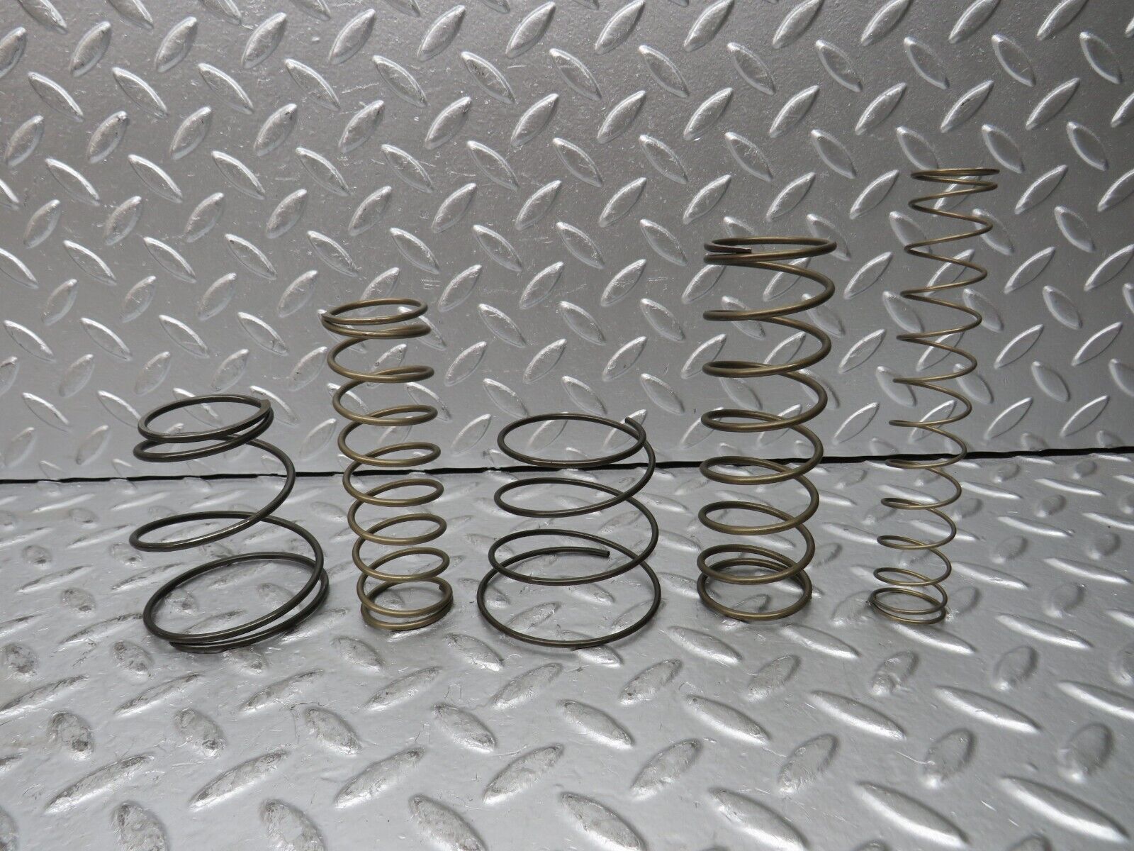 30224 Mercedes-Benz W123 230E Automatic Gearbox Piston Spring 722.122