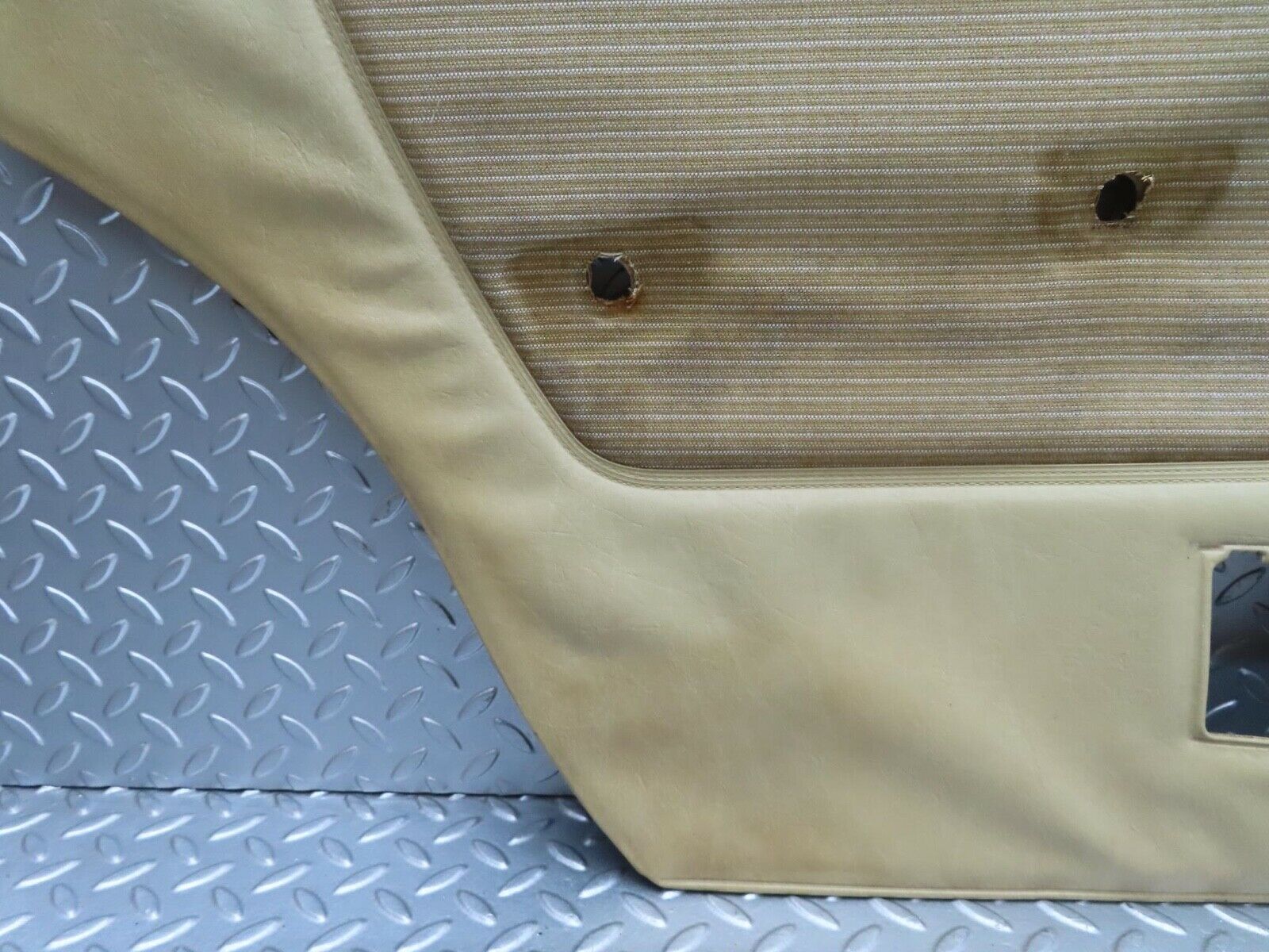 13512 Mercedes-Benz W123 200 Rear Left Door Card Cream