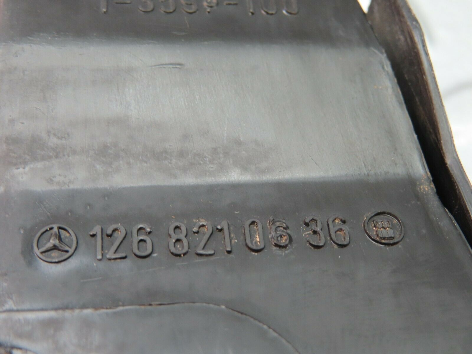 6236 Mercedes-Benz W126 380SE Floor Cable Duct Right Side 1268210636