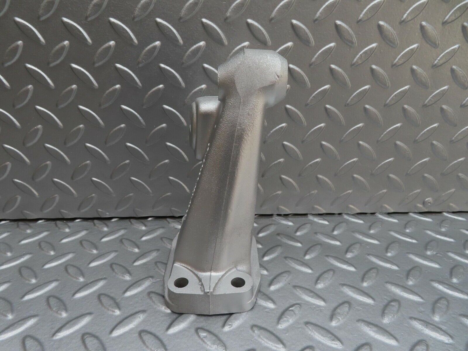 15974 Mercedes-Benz W123 280E Engine Mount Bracket Left Side 1232230204