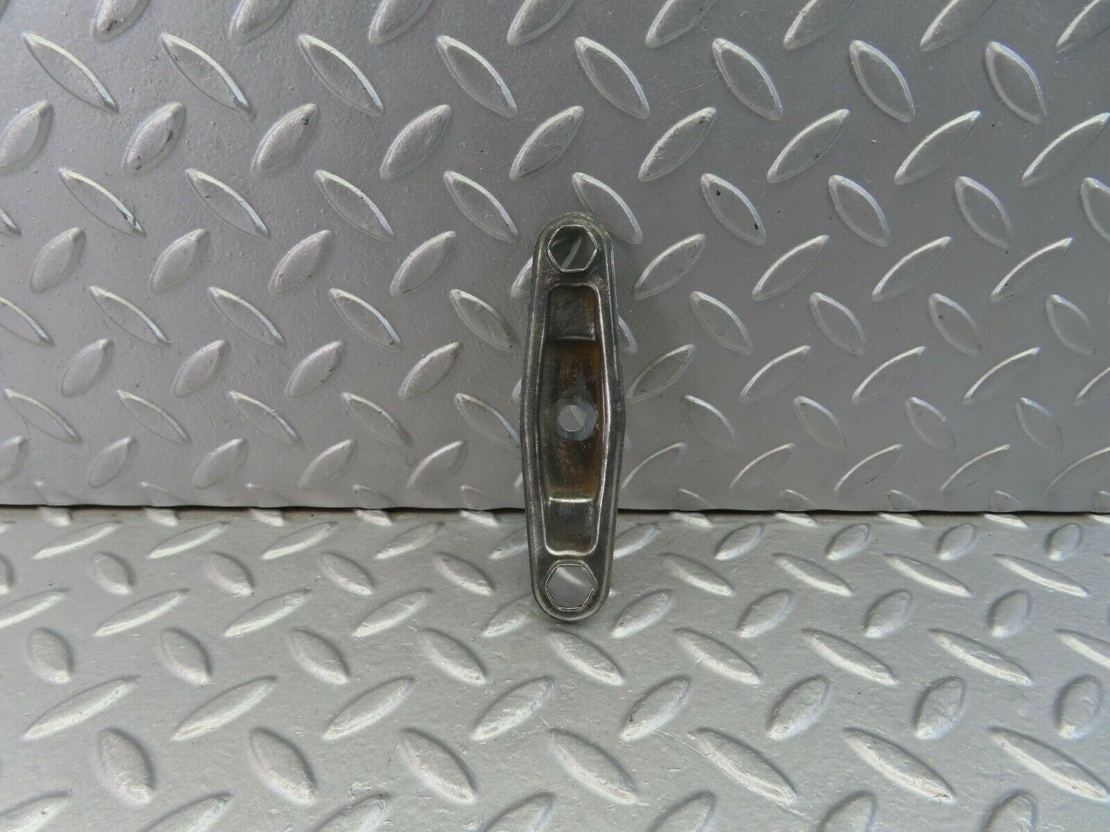 10549 Mercedes-Benz W201 190E Fuel Injector Nozzle Clamp Bracket