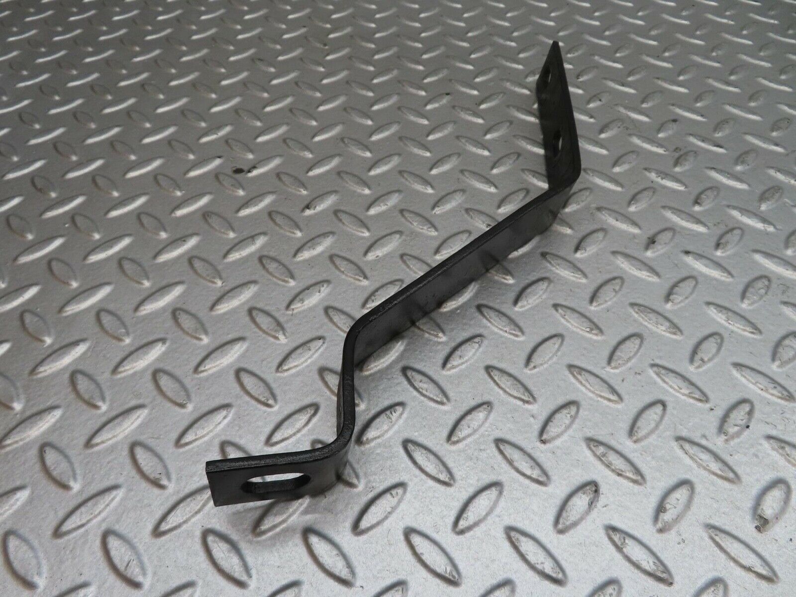 13882 Mercedes-Benz C107 280SLC Front Bumper Bracket